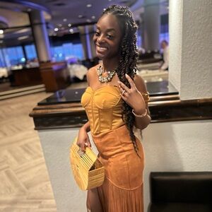 Meet your Posher, Tatiana.